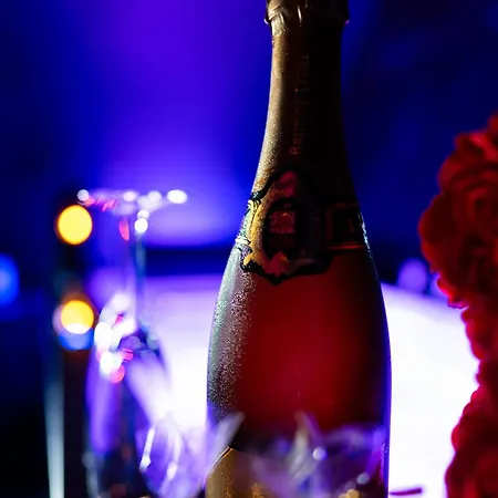 L'evasion, Romantisme, Volupte & Jacuzzi Apartment *