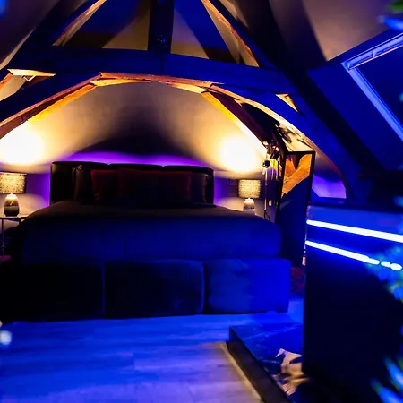 L'evasion, Romantisme, Volupte & Jacuzzi Apartmán *