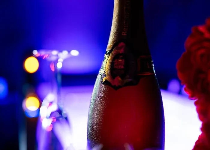 L'evasion, Romantisme, Volupte & Jacuzzi דירה *