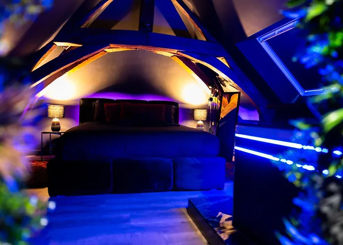 L'evasion, Romantisme, Volupte & Jacuzzi Apartmán *